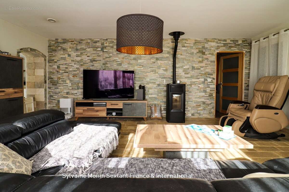 Calme absolu et vue dégagée pour cet ensemble immobilier de 3 maisons avec 3 piscines sur 2 hectares - photo 10