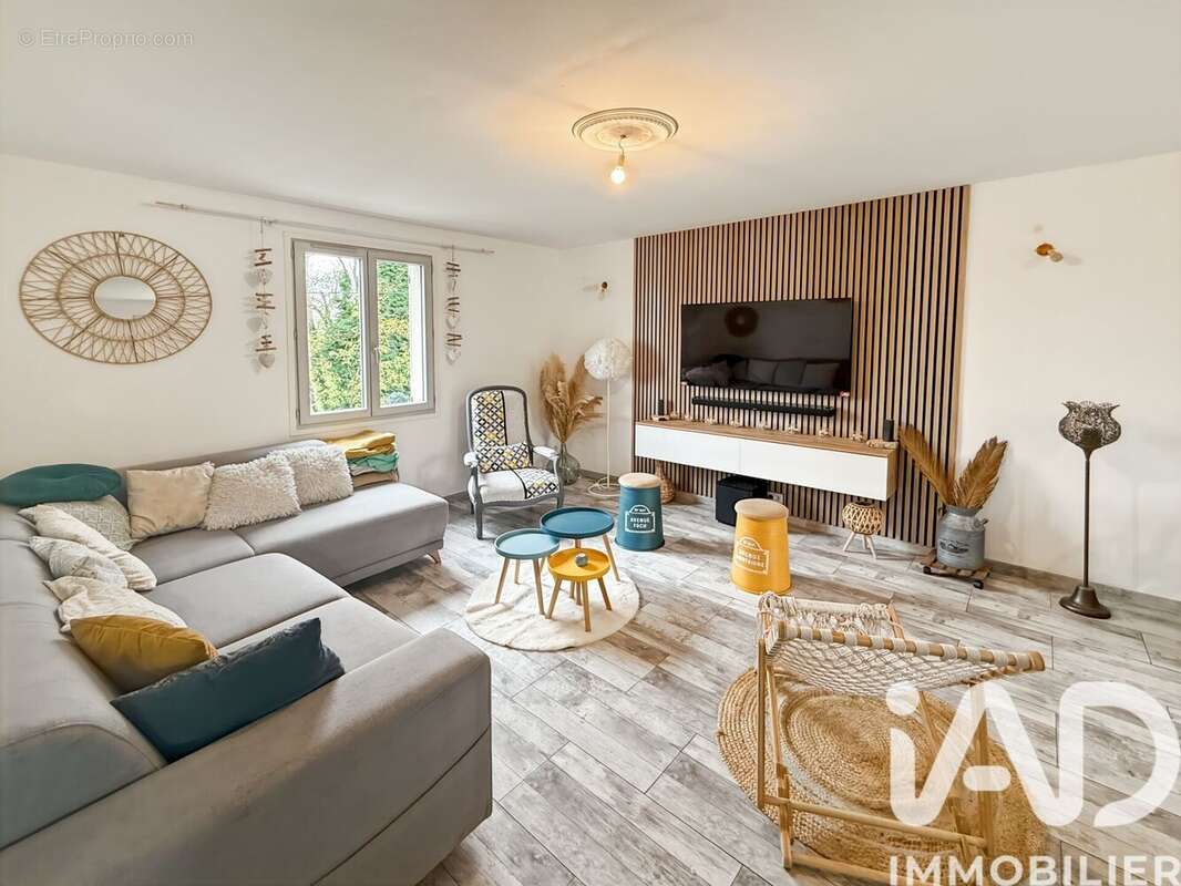 Photo 2 - Maison à VILLENEUVE-LA-GUYARD