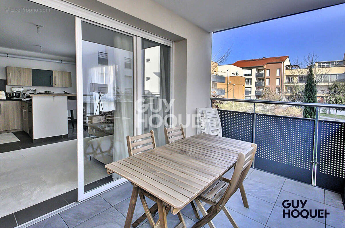 Appartement à MEYZIEU