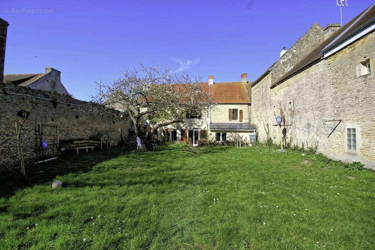 Maison à SAINT-AUBIN-SUR-MER