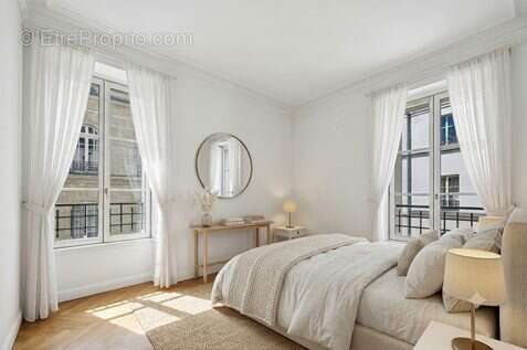 Appartement à PARIS-7E