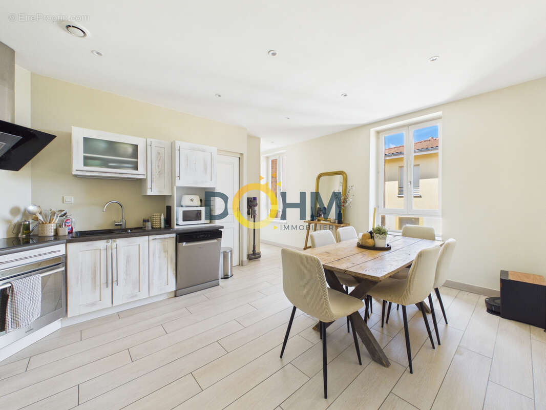 Appartement à MONTROND-LES-BAINS