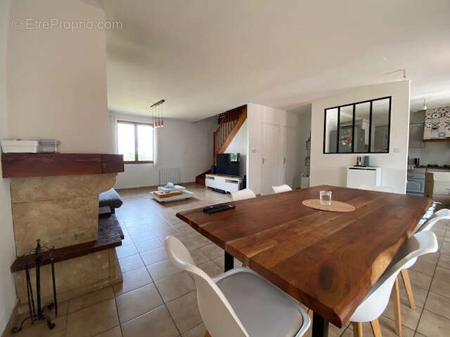 Maison à SAINT-REMY-EN-ROLLAT