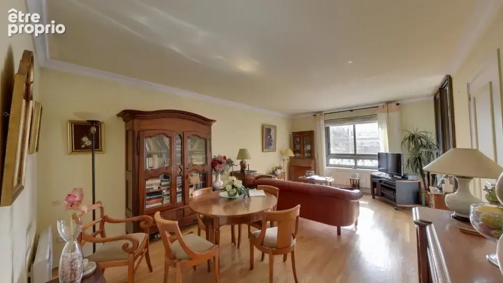 RUE HENON - T3 de 82m² plein sud à rafraîchir - photo 2