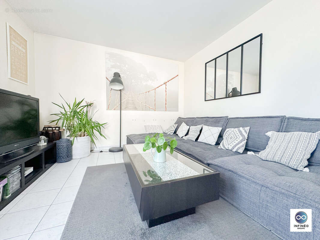 Appartement à SAINTE-GENEVIEVE-DES-BOIS