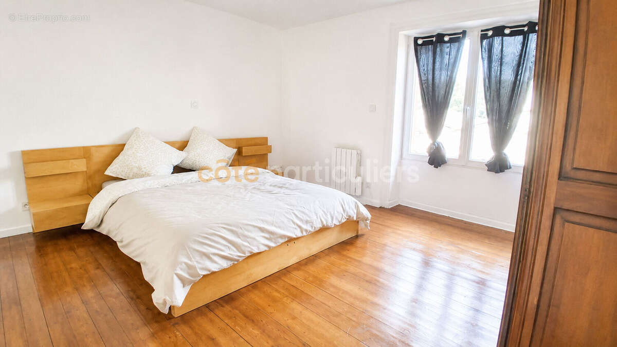 Rives de l'yon -- chaille sous les ormeaux -- ensemble immobilier --153 m2 --9 pieces -- centre bourg - photo 7