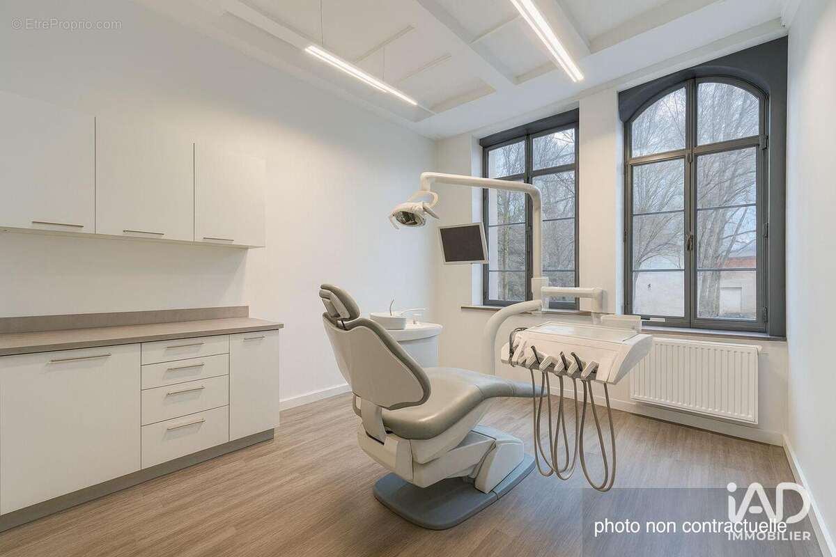 Photo 2 - Commerce à BRIE-COMTE-ROBERT