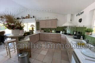 Maison à SAINT-CLEMENT-DE-RIVIERE