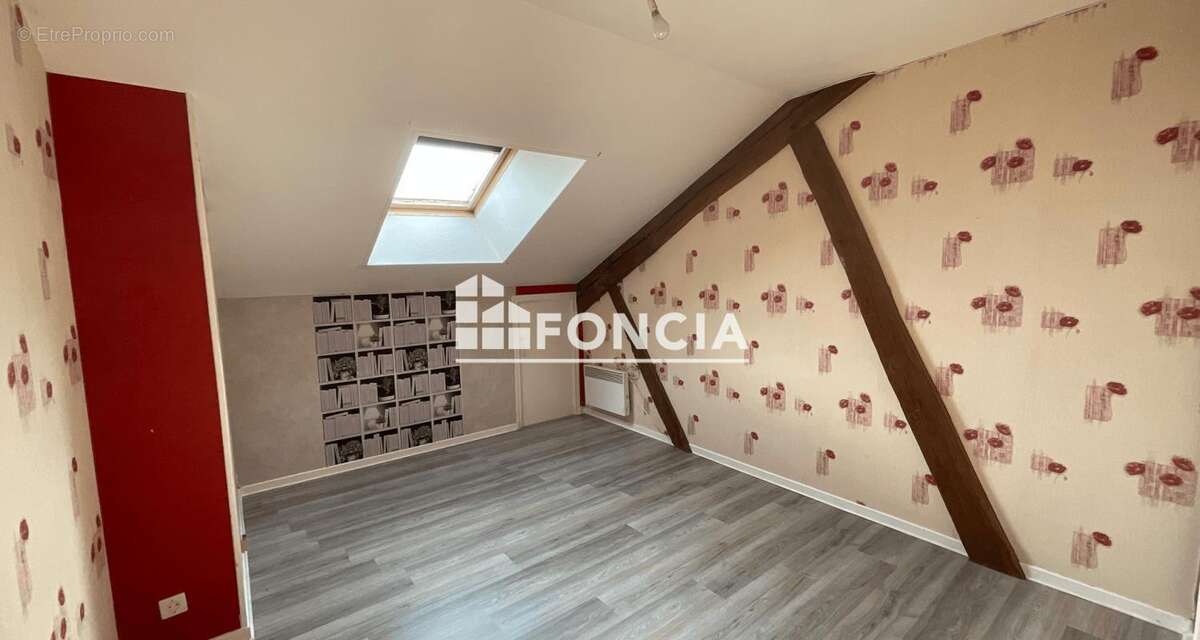 Maison à DOM-LE-MESNIL