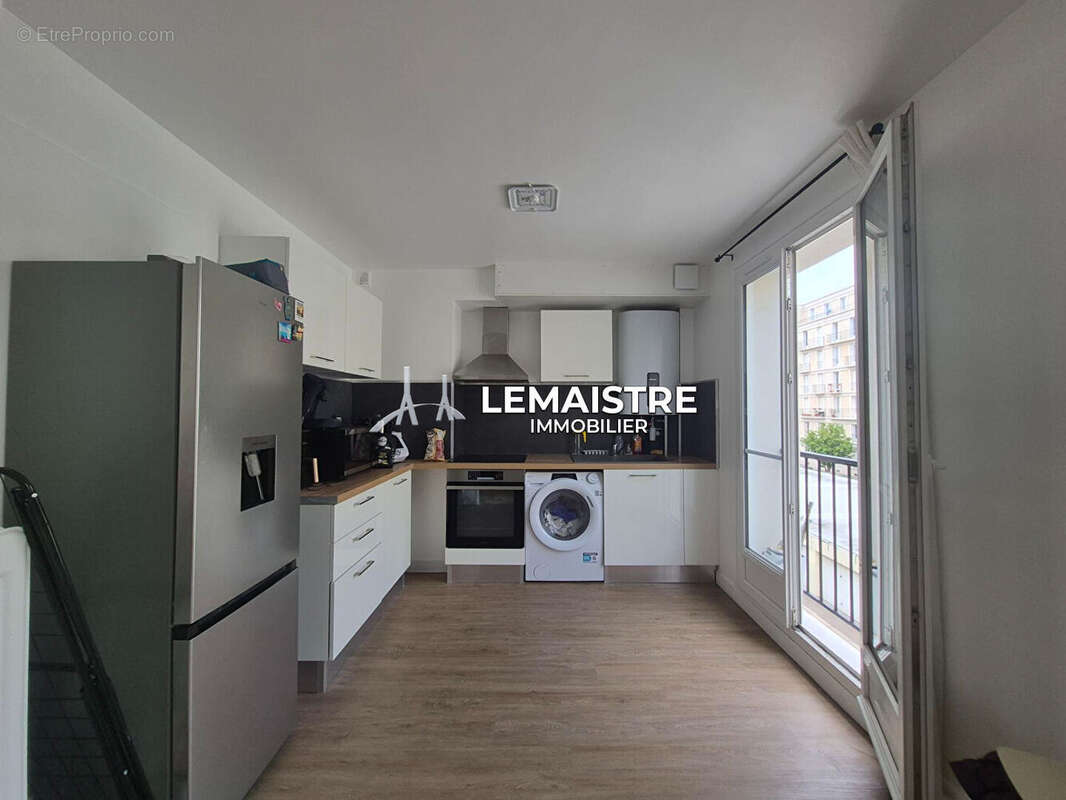 Appartement à vendre - Halles Centrales - 63.17 m² - 1 chambre - Cave - Parking collectif - photo 4