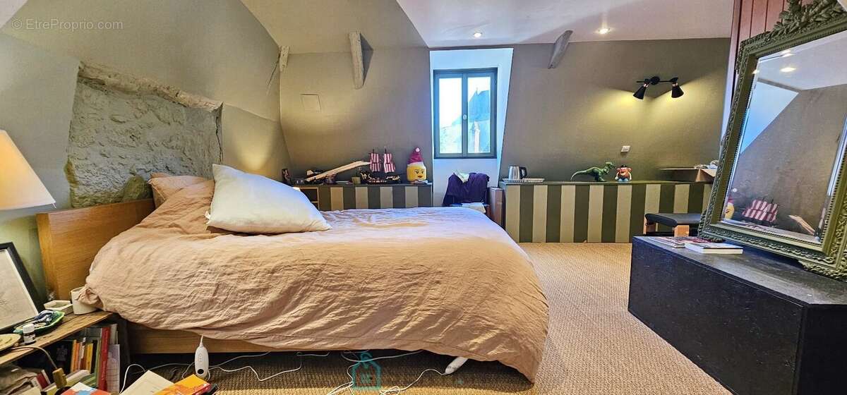 Exceptionnel propriété de 234 m² dans la Bastide de Domme avec une terrasse panoramique sur la vallée. - photo 13