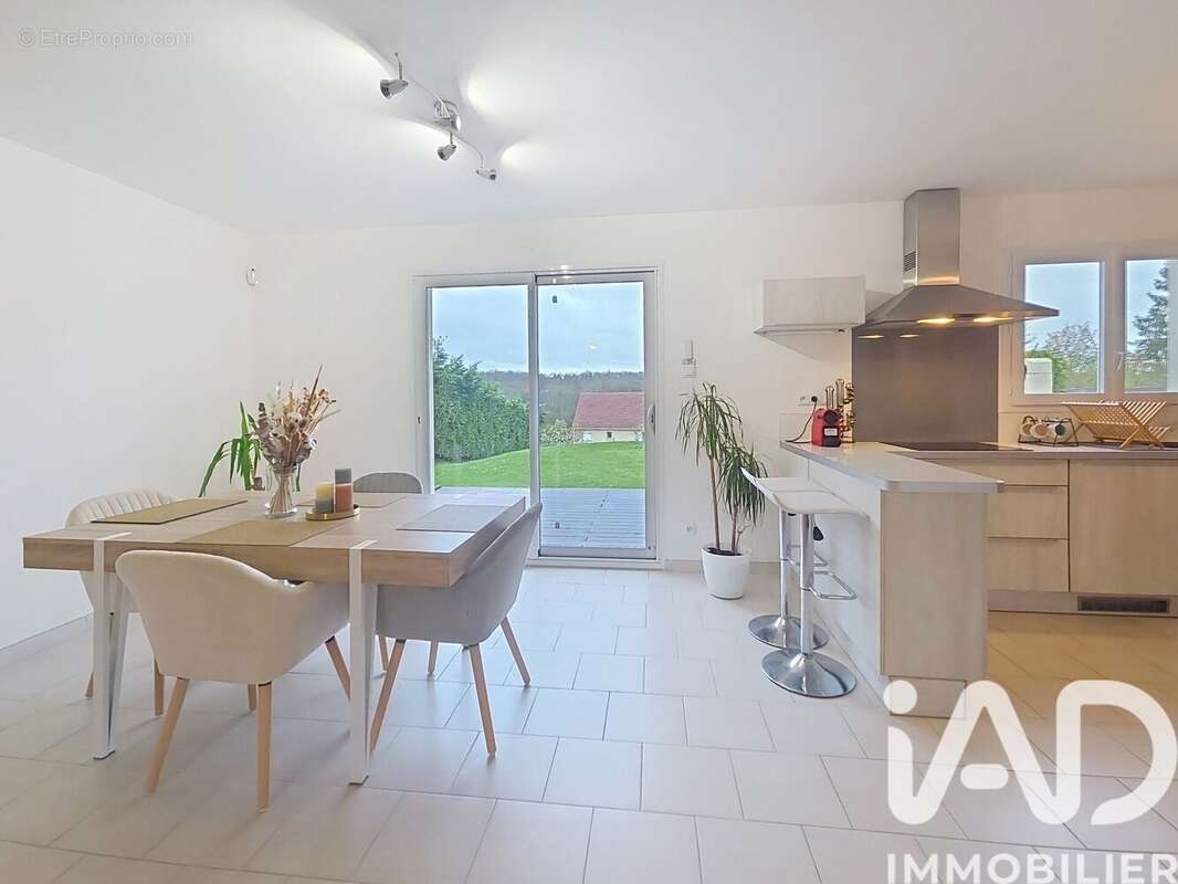 Photo 2 - Maison à NOGENT-LE-ROI