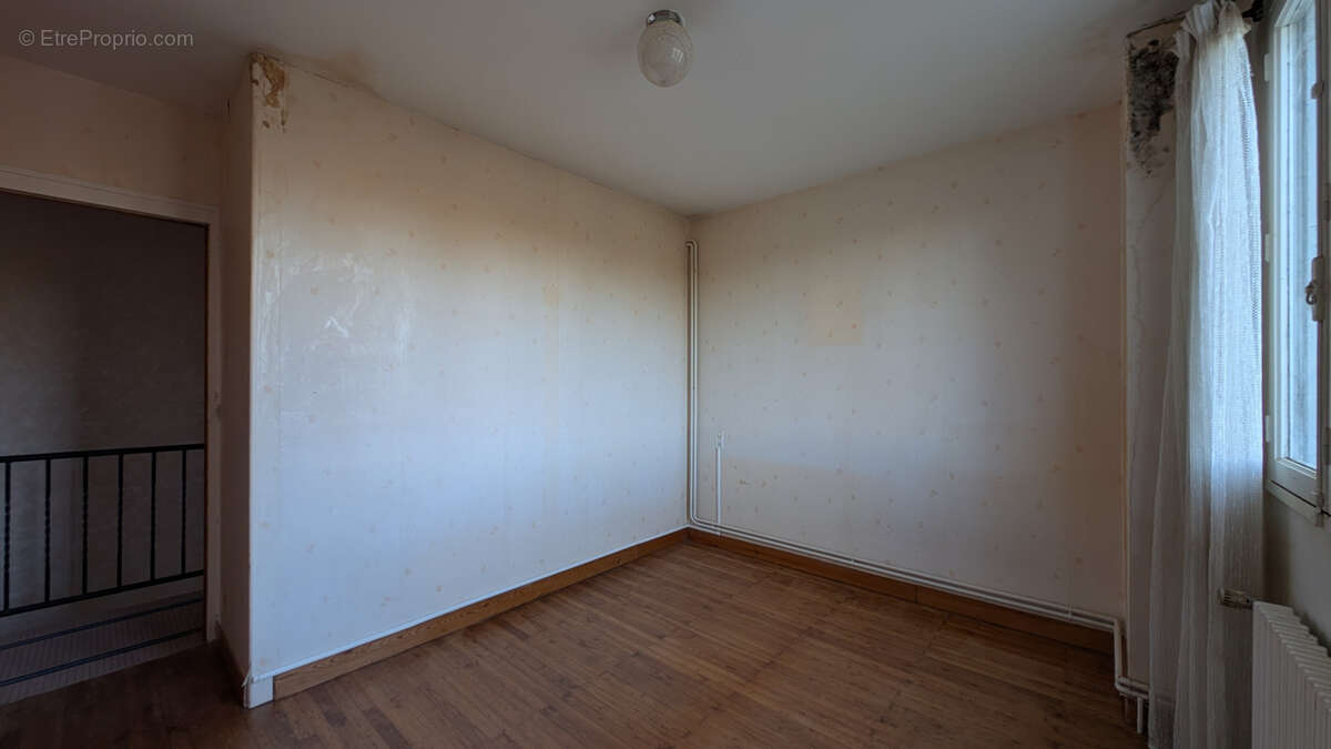 Maison à LES LANDES-GENUSSON