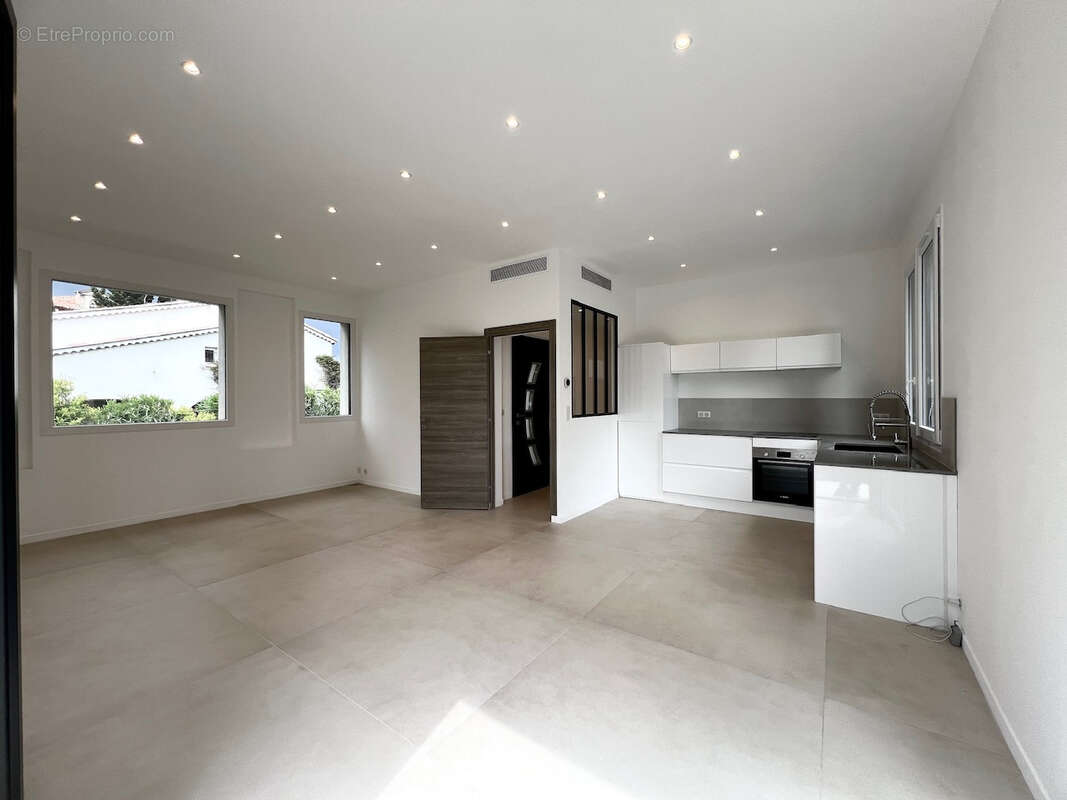 Maison de 3 appartements avec jardin et parking • Secteur Tassigny Cannes - photo 4