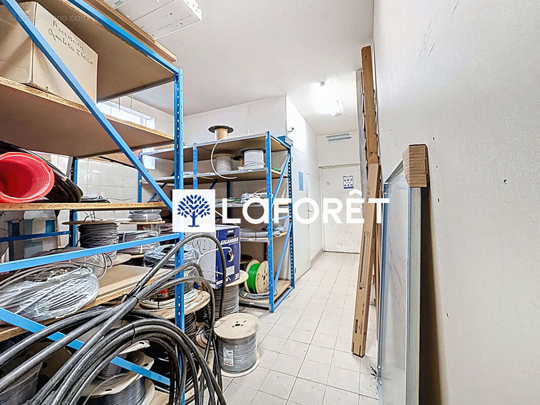 Commerce à NEUVILLE-SUR-SAONE