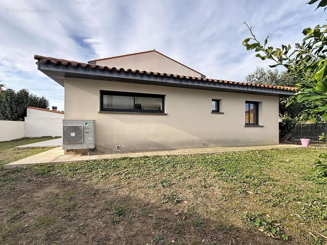 Maison à PEZILLA-LA-RIVIERE