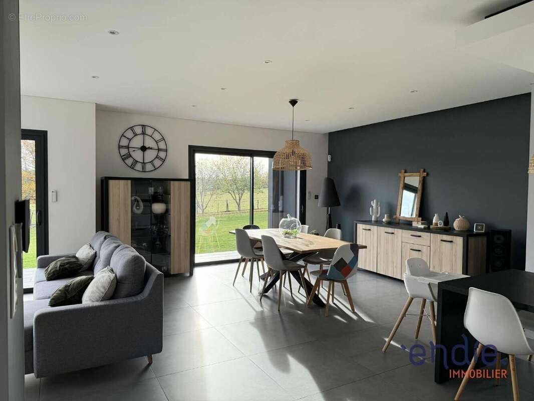 Maison à DOMPIERRE-SUR-BESBRE