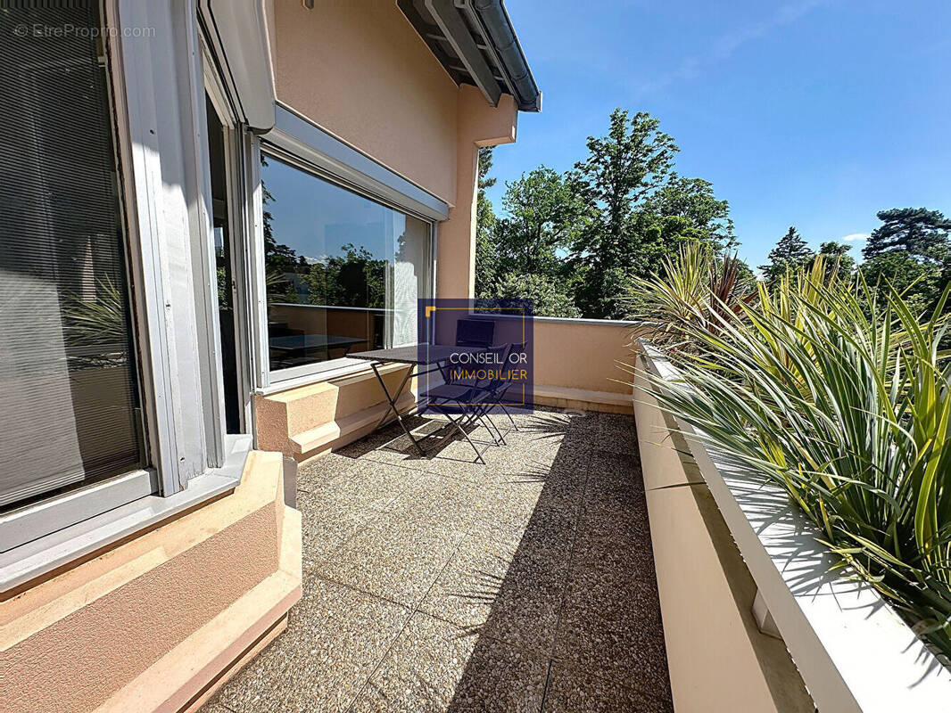 Appartement à SAINT-GENIS-LAVAL