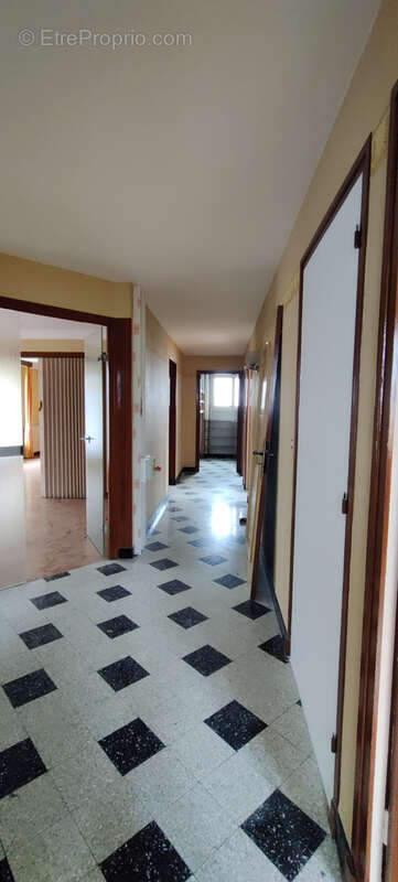 Appartement lumineux à rénover - photo 3