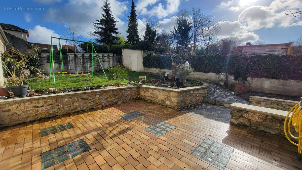 Maison à ROMENY-SUR-MARNE