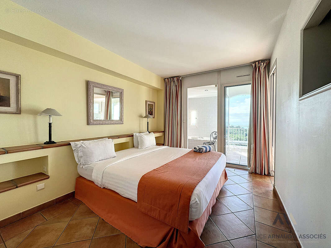 Appartement à SAINT-CYR-SUR-MER