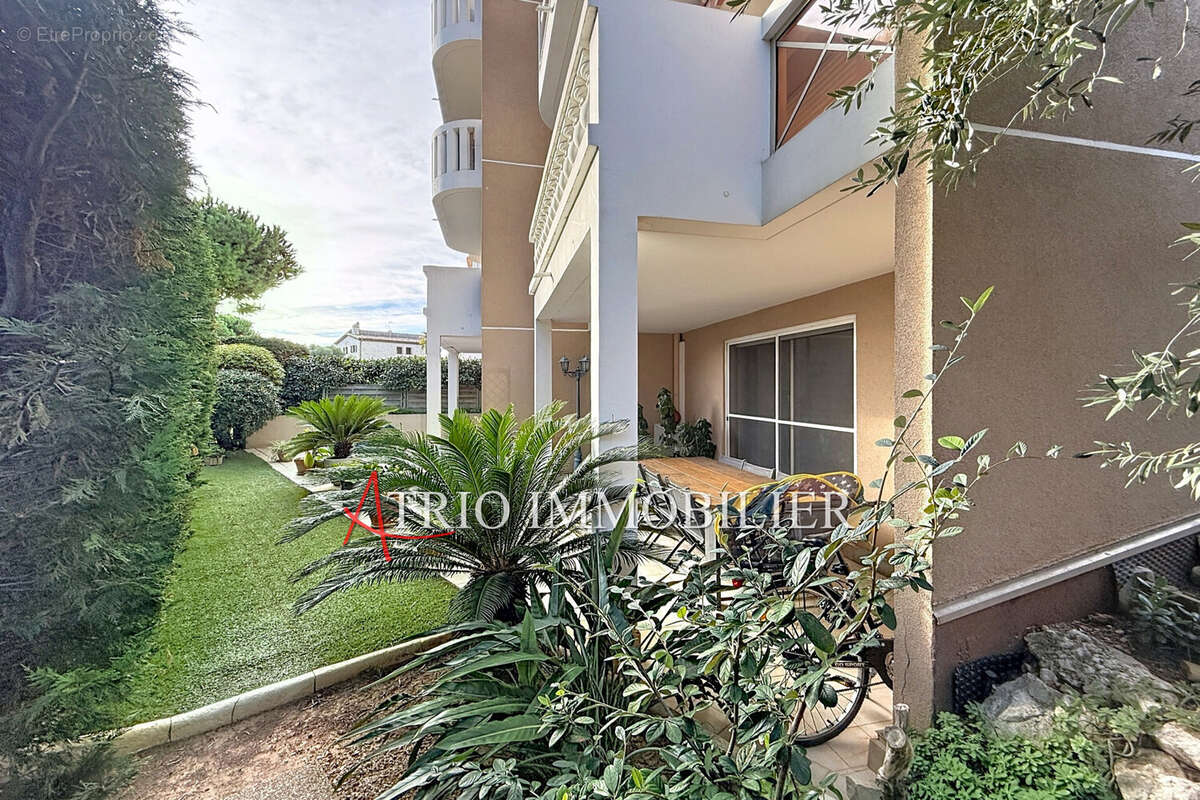 Appartement à SAINT-LAURENT-DU-VAR