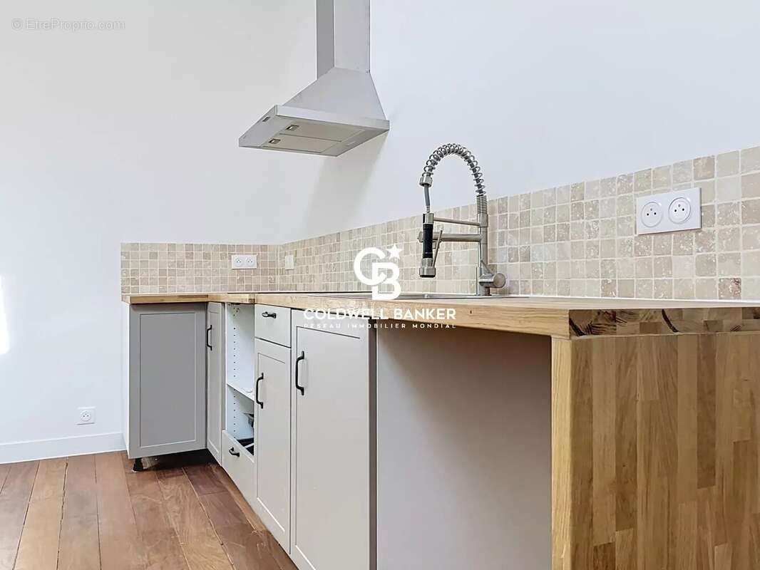 À deux pas du Vieux-Port, un appartement rénové aux volumes généreux - photo 9