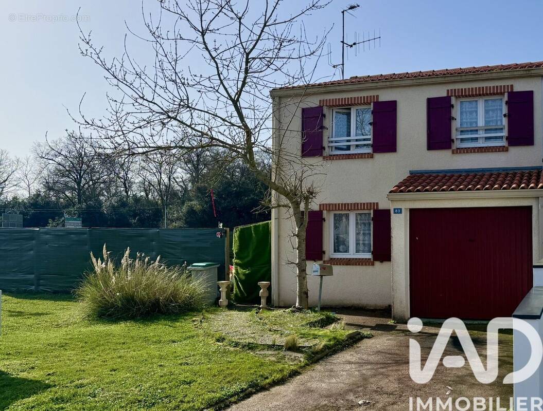 Photo 1 - Maison à ROCHESERVIERE