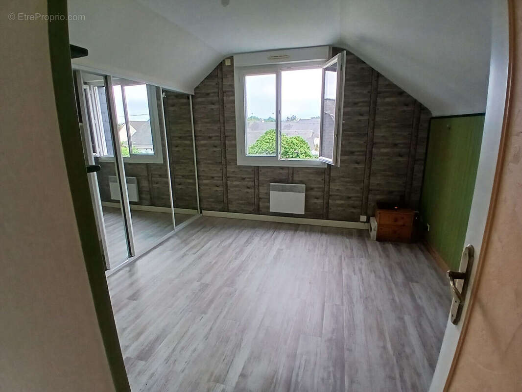 Maison SAINT BERTHEVIN 8 pièce(s) 124 m2 - photo 4