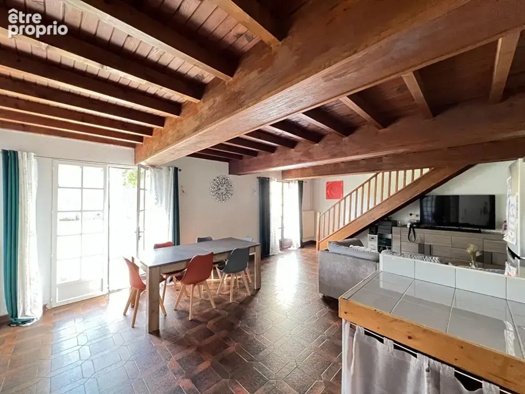 Corps de ferme avec grange et jardin clos -165 m² - Aubiat - Fort potentiel - photo 7