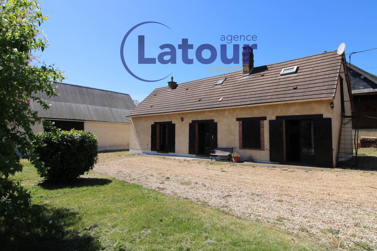 Maison à TREMBLAY-LES-VILLAGES