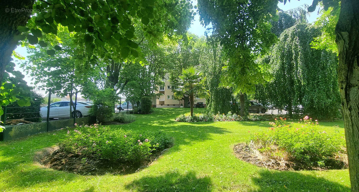 Appartement à HOUILLES