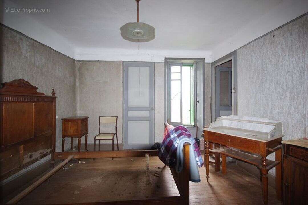 Maison à LA ROCHE-EN-BRENIL