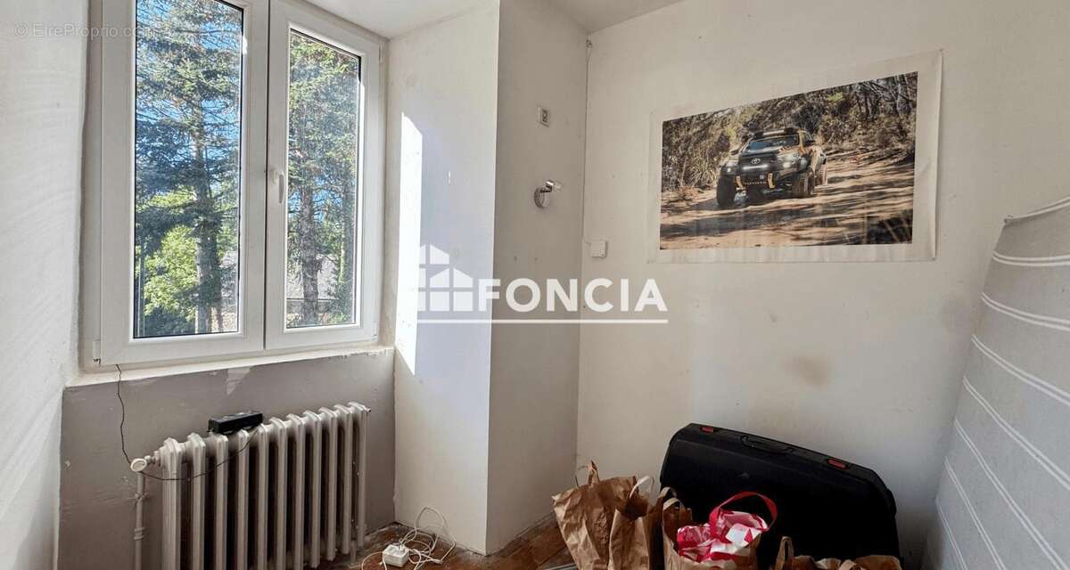 Maison à SALLES-CURAN