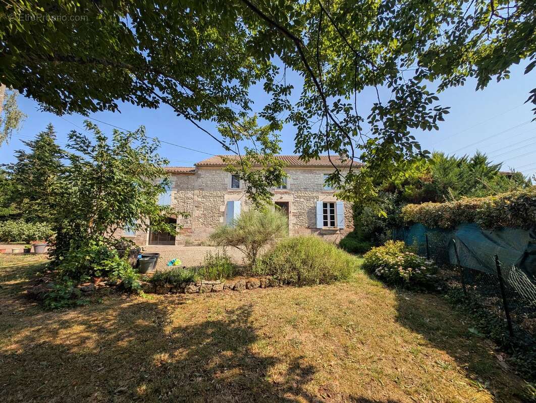 Grande maison à la campagne avec dépendance - photo 12