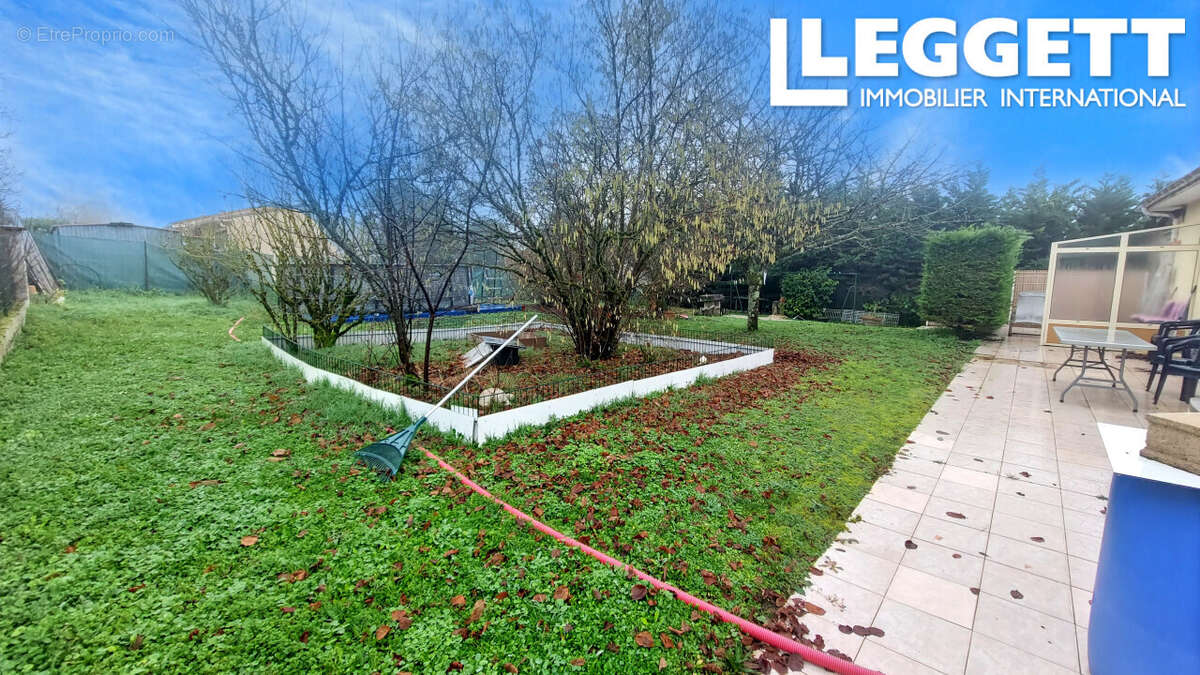 Maison à VILLEBOIS-LAVALETTE