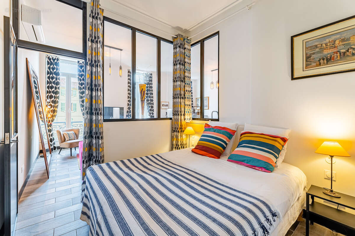 Appartement à MARSEILLE-1E