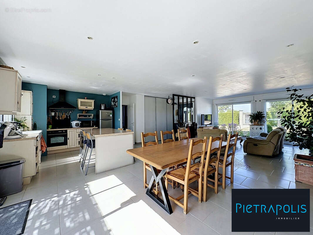 Maison 110 m² à Biesles  - photo 2