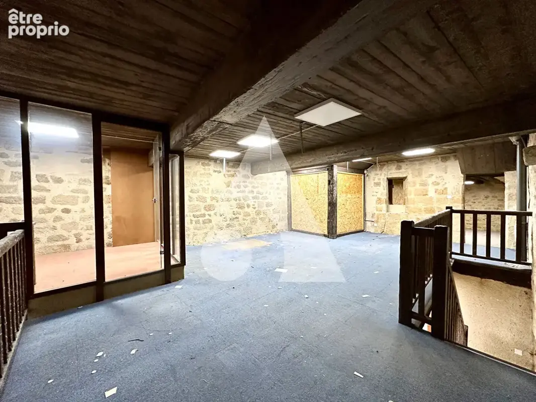 Local commercial Figeac sur 2 niveaux 103 m2. - photo 7