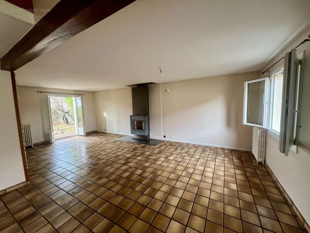 Maison à OLLAINVILLE