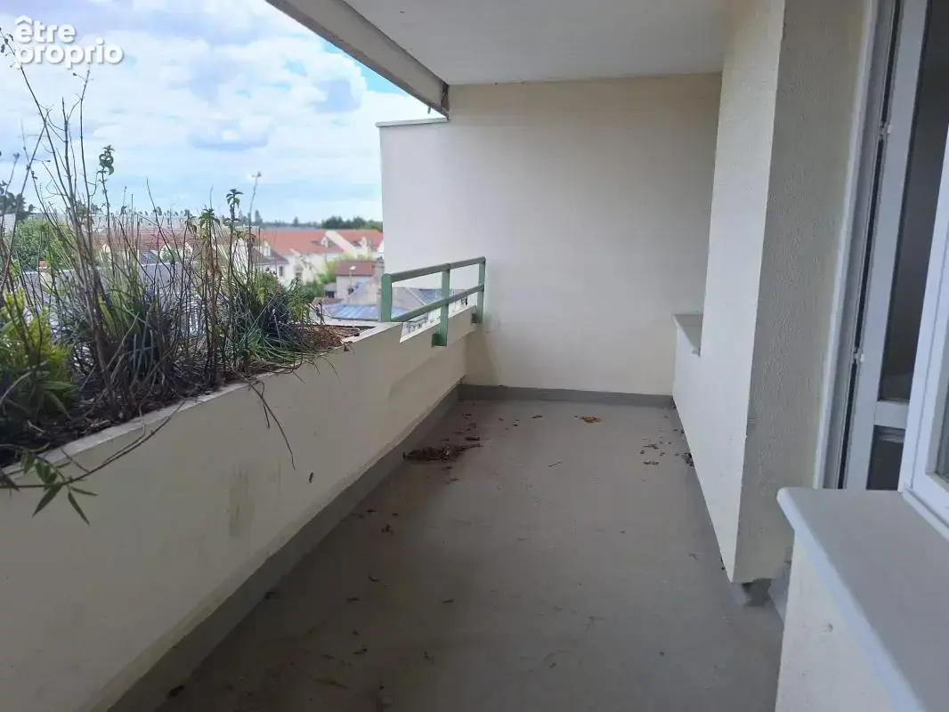 Trappes centre – appartement t3 rénové avec balcon – proche gare - photo 3