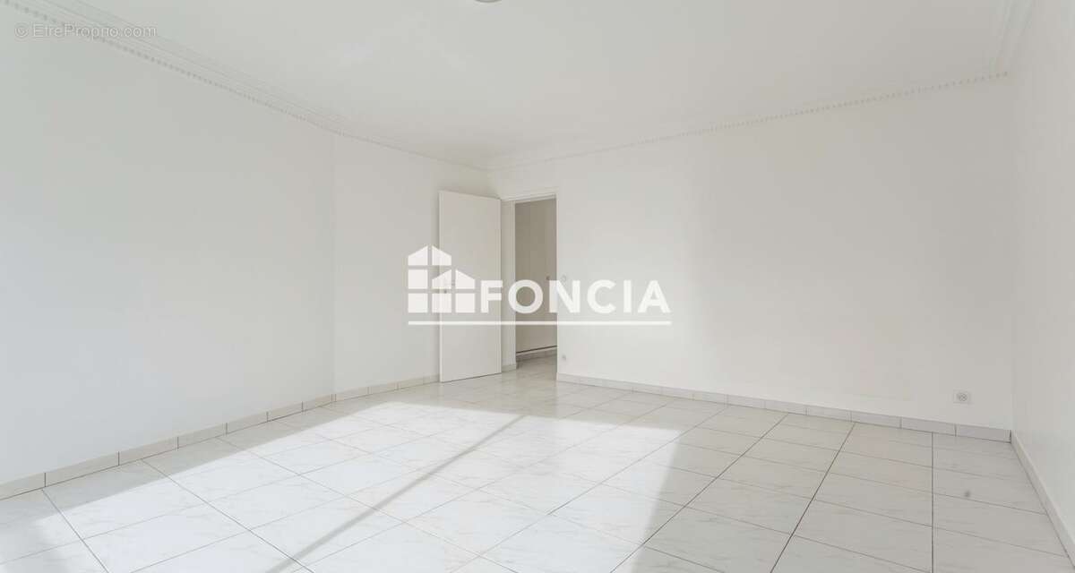 Appartement à SAINTE-GENEVIEVE-DES-BOIS