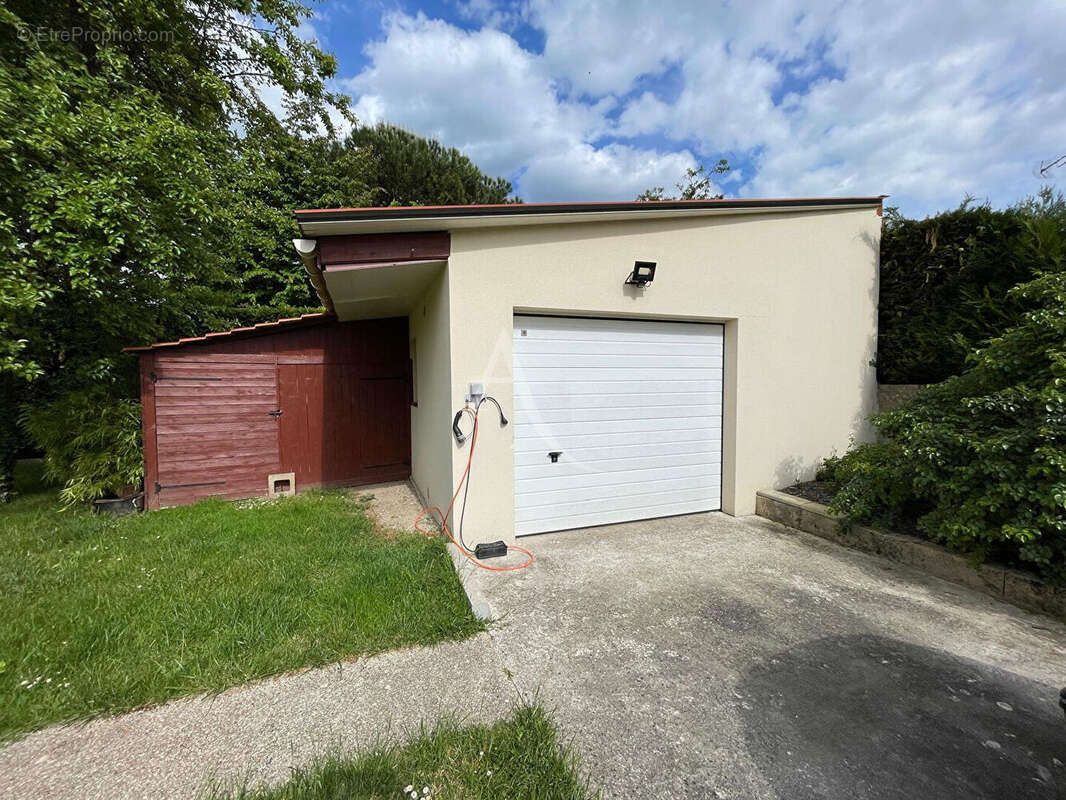 Maison à CHEVRY-COSSIGNY