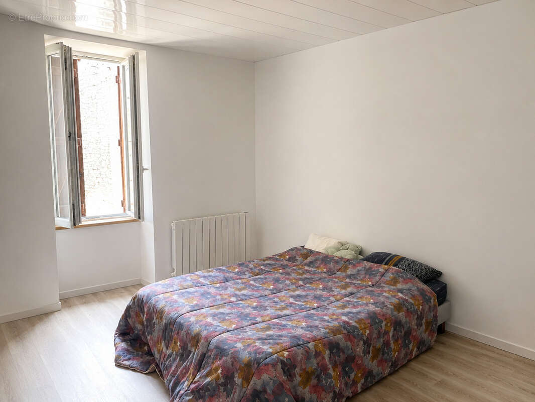 Maison en pierre avec grange // cour // centre mirebeau - photo 10