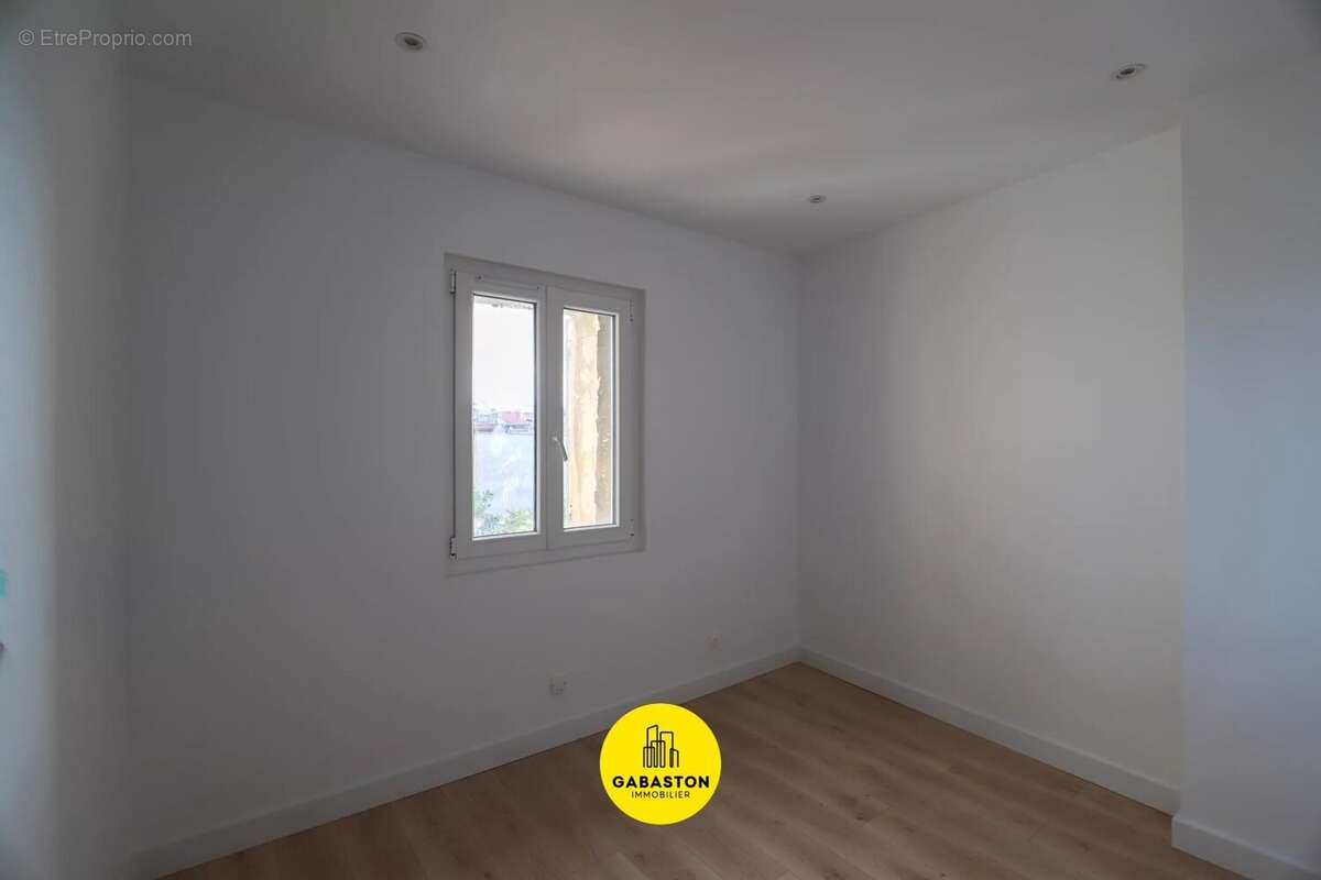 Appartement à MARSEILLE-1E