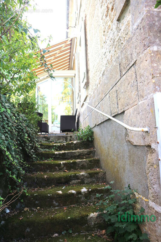 Vous aimez les vieilles pierres,la campagne..ensemble immobilier de 190 m2 avec 2 maisons sur un beau parc arb - photo 19