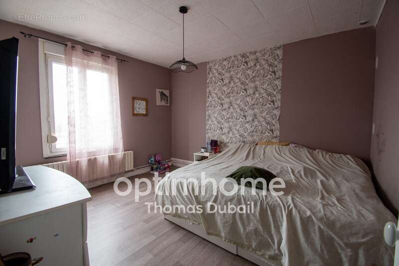 Maison à AULNOYE-AYMERIES