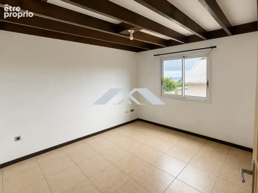 Maison 110 m² à Saint-Louis  - photo 6