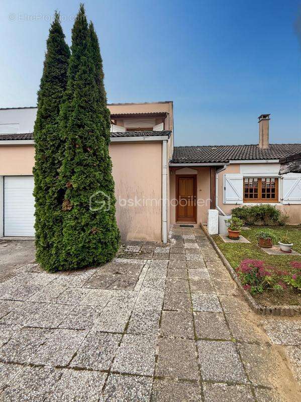 Maison à MOISSY-CRAMAYEL