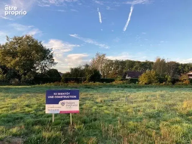 Terrain à CARCARES-SAINTE-CROIX